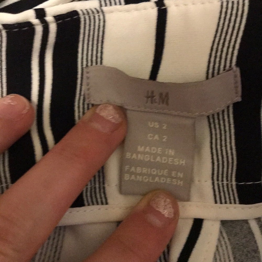 cute H&M shorts - Picture 2 of 2